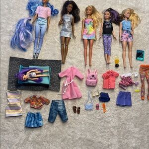 Barbies lot dolls, clothes, accessories (multiple pictures)